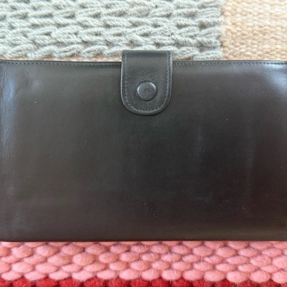 CHANEL Classic Black Leather Wallet - Picture 3 of 10